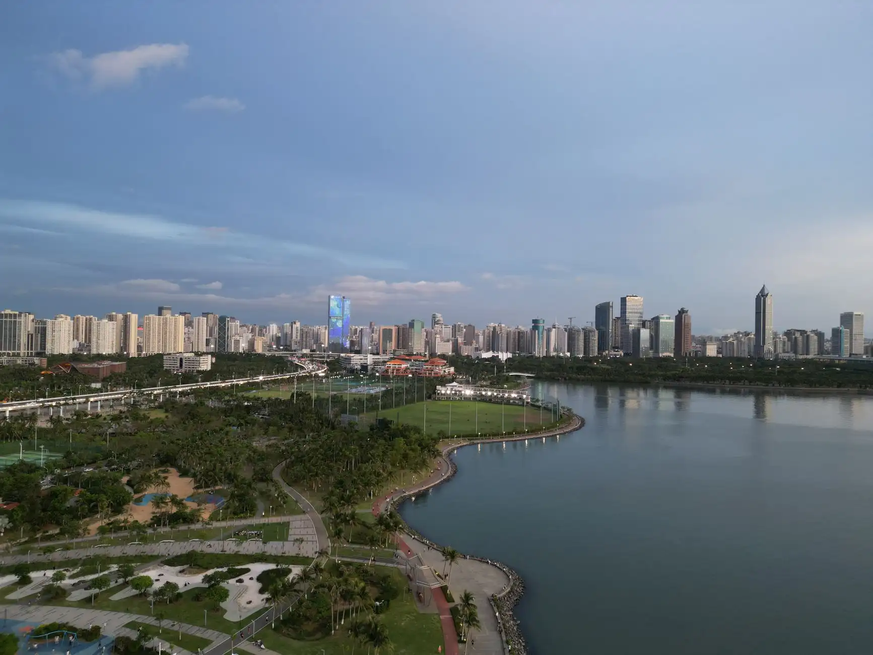 家居百货行业零售技术升级：从传统货架到智能仓储