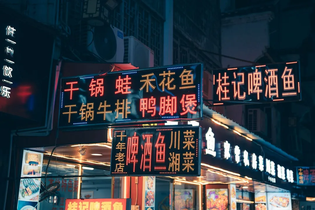昆明榕慧百货拖把扫把材质对比与选购建议