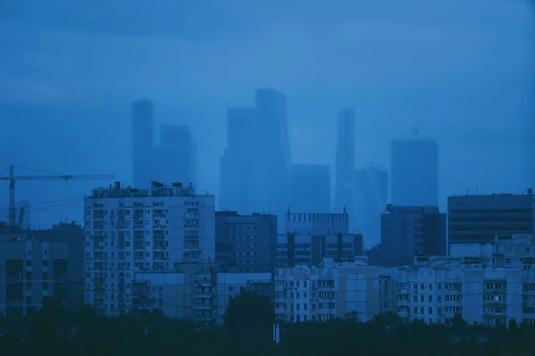 拖把扫把与垃圾桶等清洁用品采购对比：家居百货零售渠道的成本与效率评估